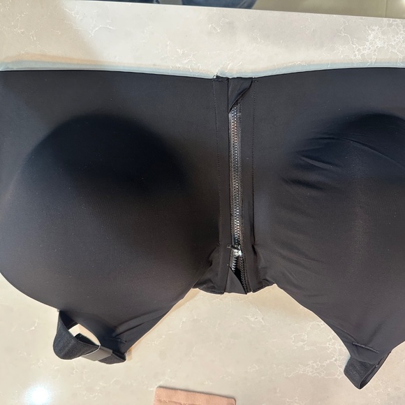 Torrid sport bra 42DD - Picture 3 of 3